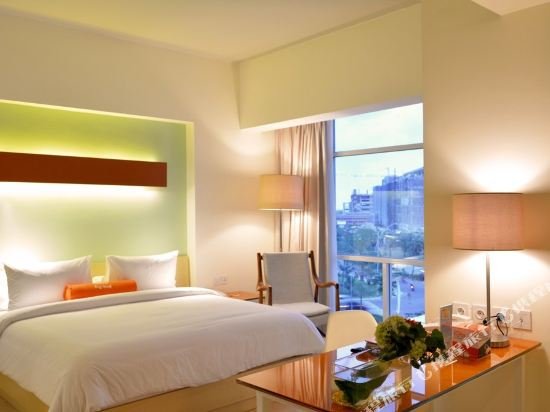 Фото Harris Hotel & Conventions Bekasi