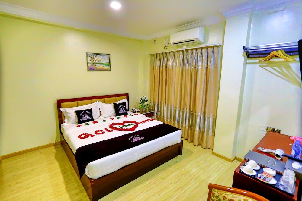 Фото Golden City Light Hotel