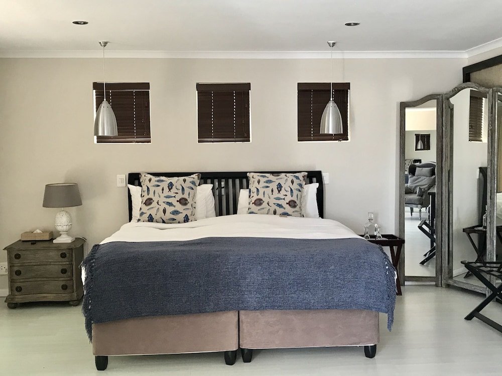 Фото Manor on the Bay