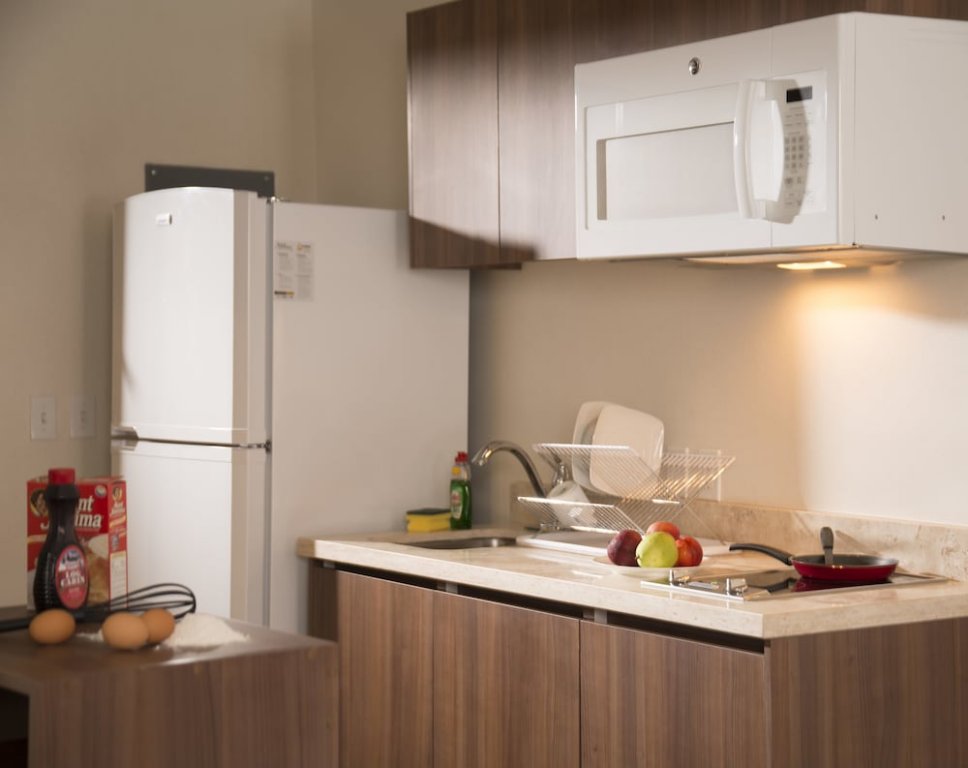 Фото Extended Suites Tijuana Macroplaza Hotel