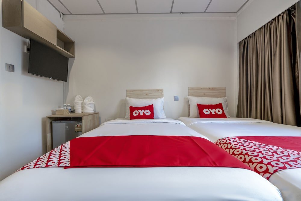 Фото Oyo 982 Charurat Suite