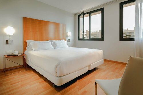 Гостиница Hotel Nh Hesperia Barcelona del Mar в Барселоне