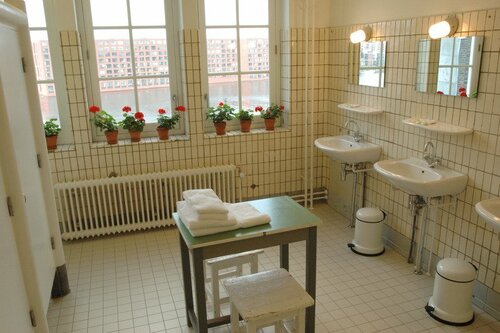 Гостиница Lloyd Hotel в Амстердаме