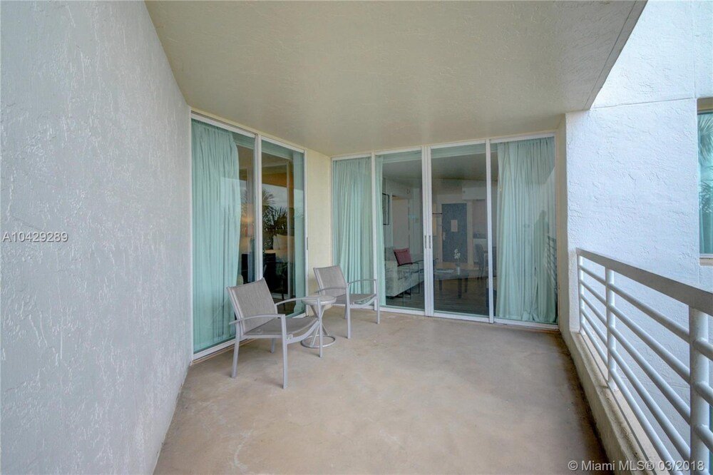 Фото Gallery One Private Condos