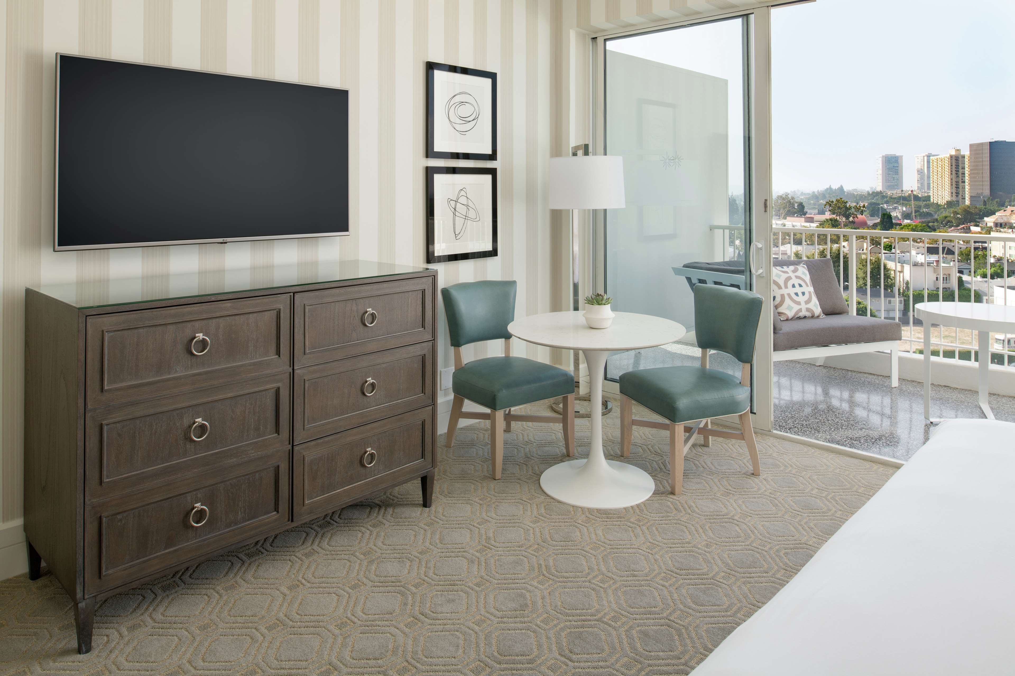 Фото The Beverly Hilton