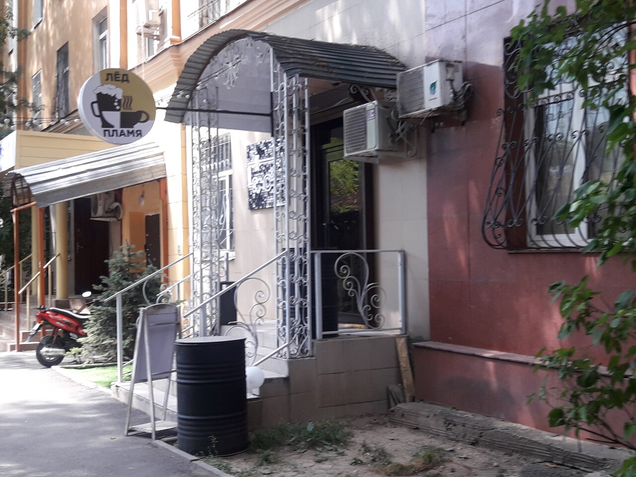 Крупный пожар на производстве в Кохме унес жизнь человека