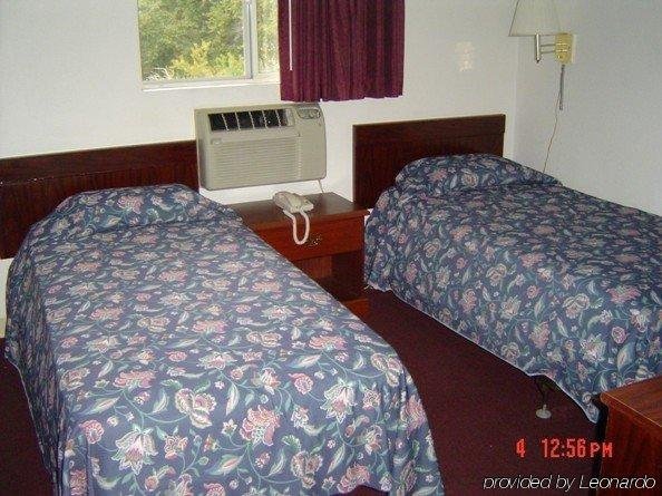 Фото Travelodge by Wyndham Savannah Midtown