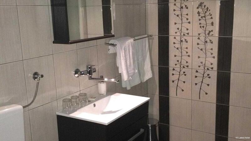 Фото 16 Lakes Hotel