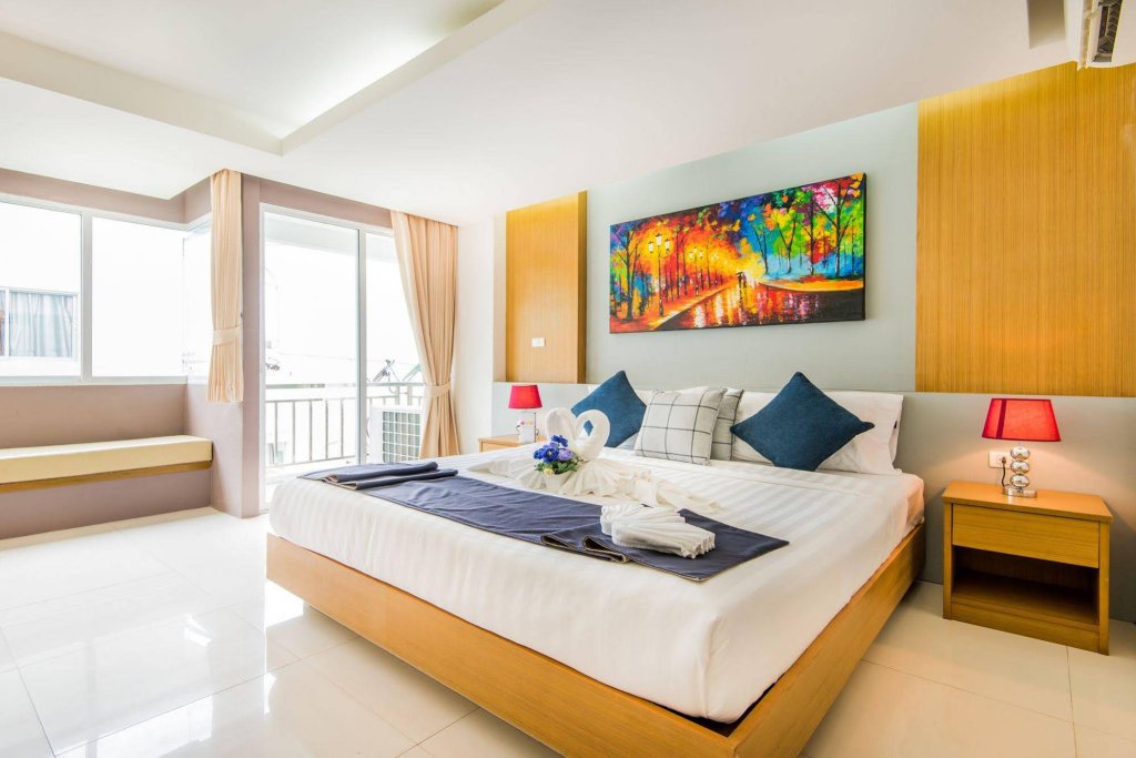 Фото Hallo Patong Hotel & Restaurant