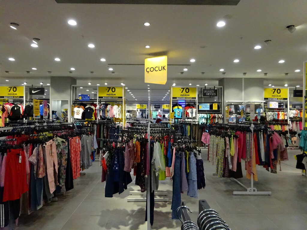 Alışveriş merkezleri Westpark Outlet, Bayraklı, foto