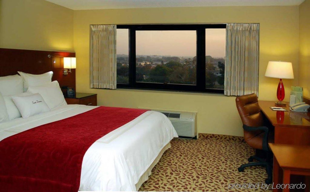 Фото DoubleTree by Hilton Los Angeles - Norwalk