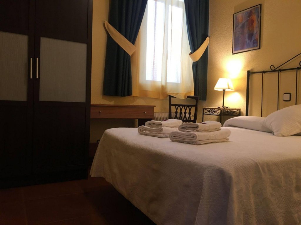 Фото Hostal Tokio