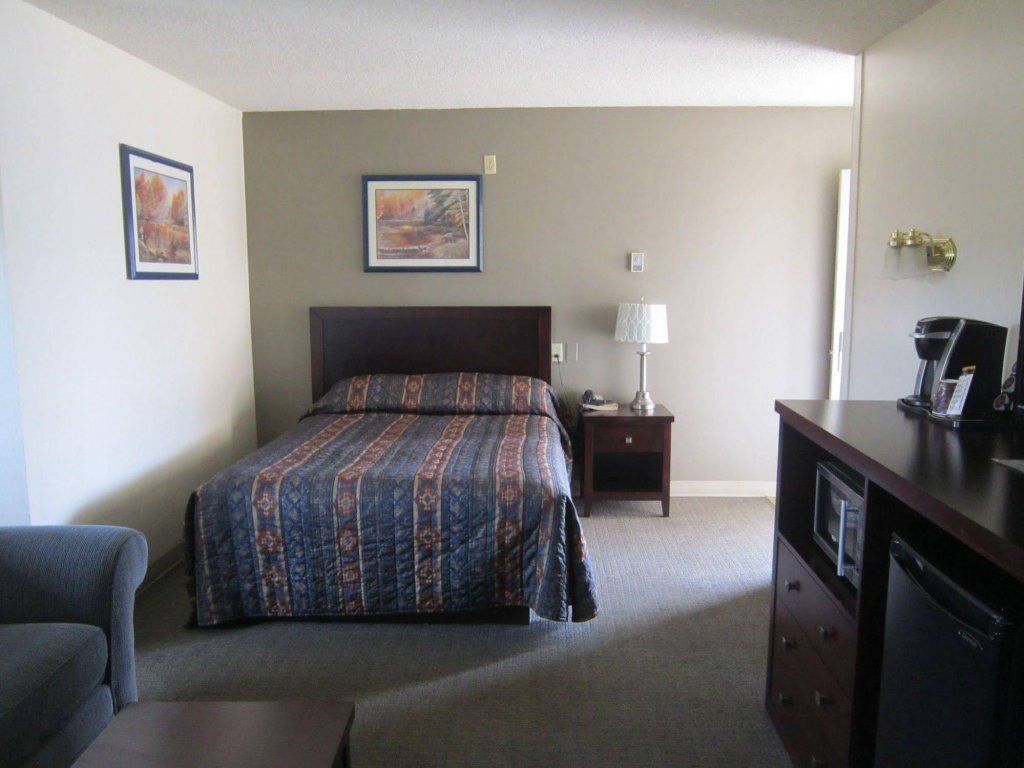 Фото The Battlefords Inn