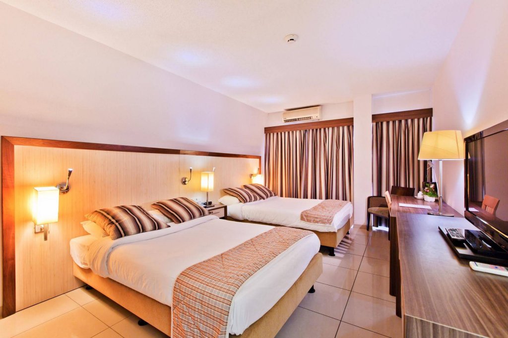 Фото Queens Hotel