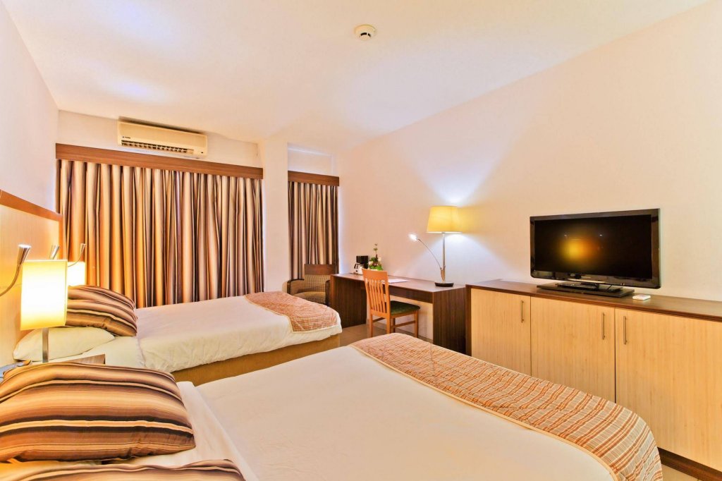 Фото Queens Hotel