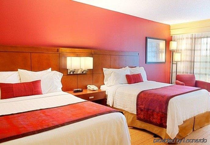 Фото Courtyard by Marriott Houston Rice University