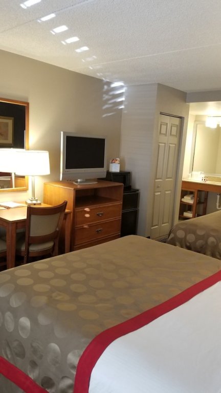 Фото Travelodge by Wyndham Pueblo