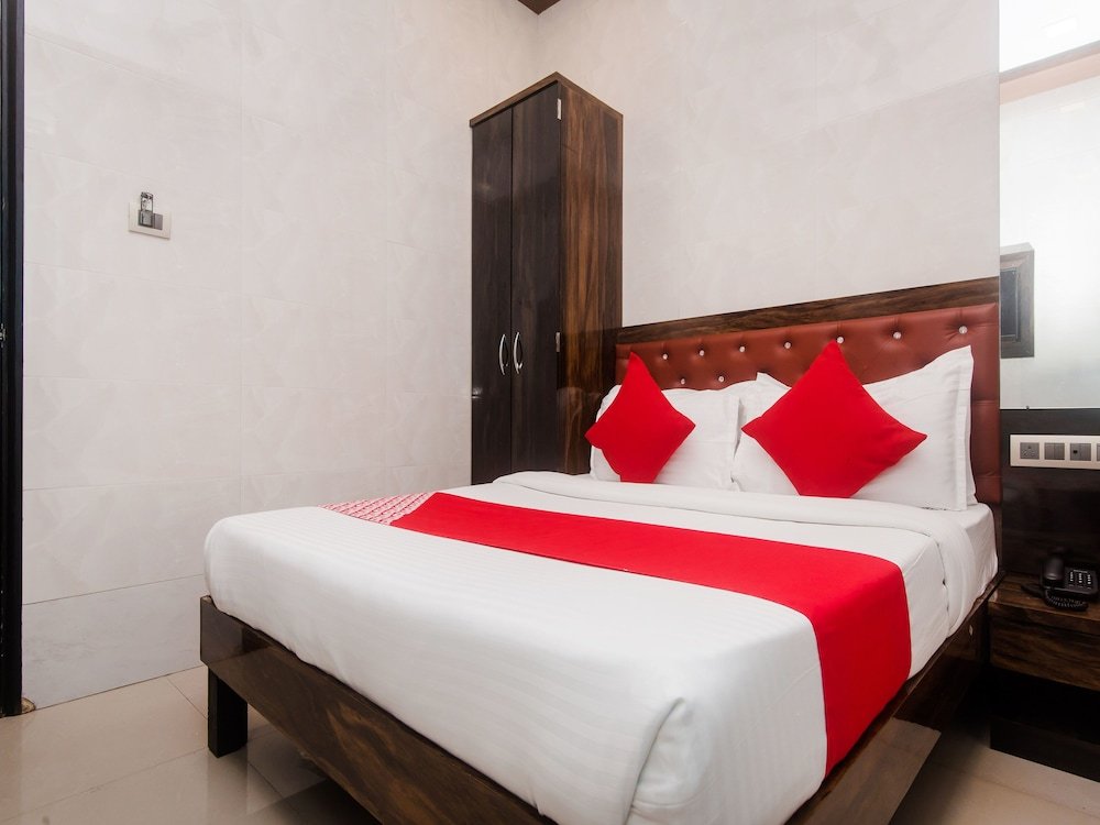 Фото Oyo 7481 Hotel Plaza