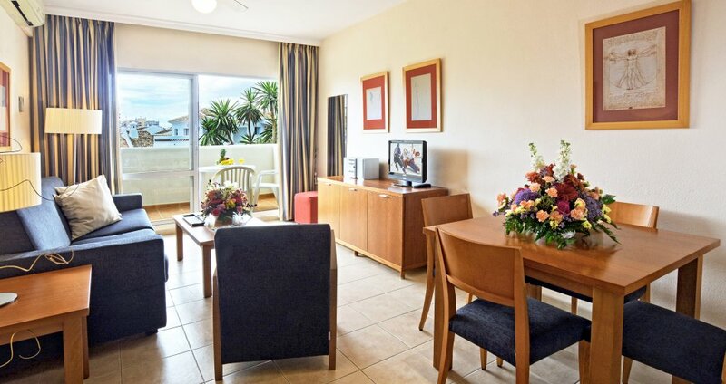 Гостиница Clc Benal Beach Aparthotel в Торремолиносе