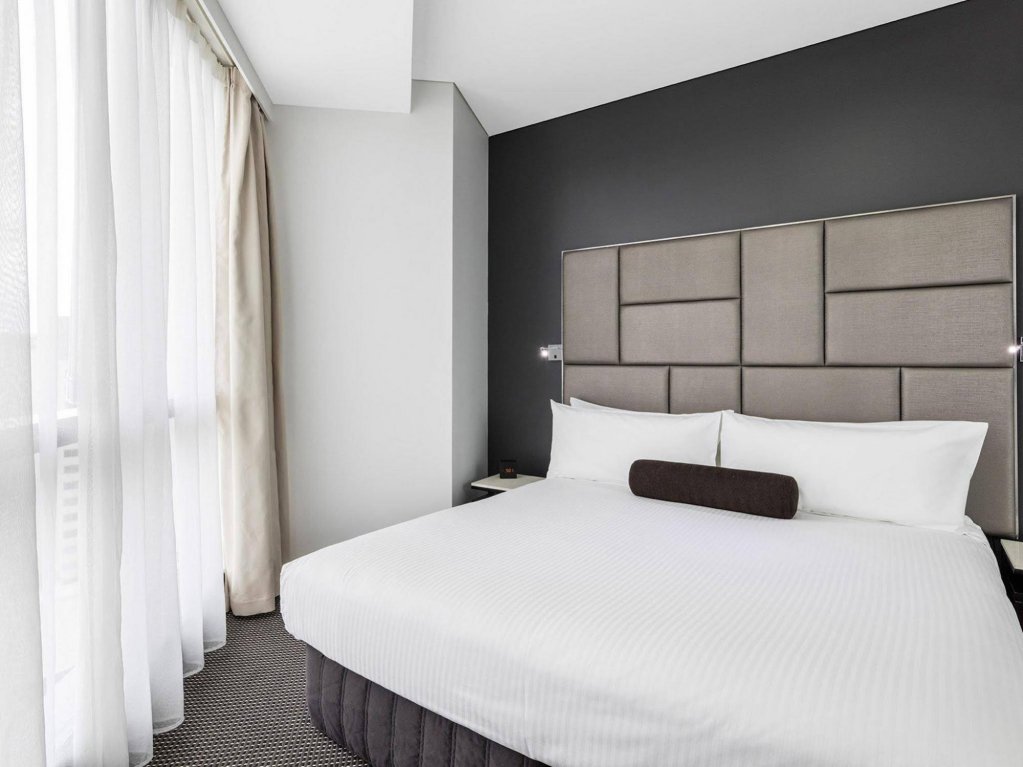 Фото Meriton Suites Herschel Street