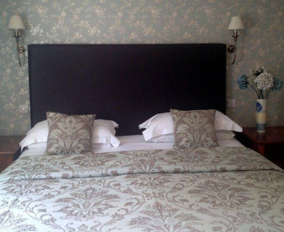 Фото Craigmhor Lodge & Courtyard