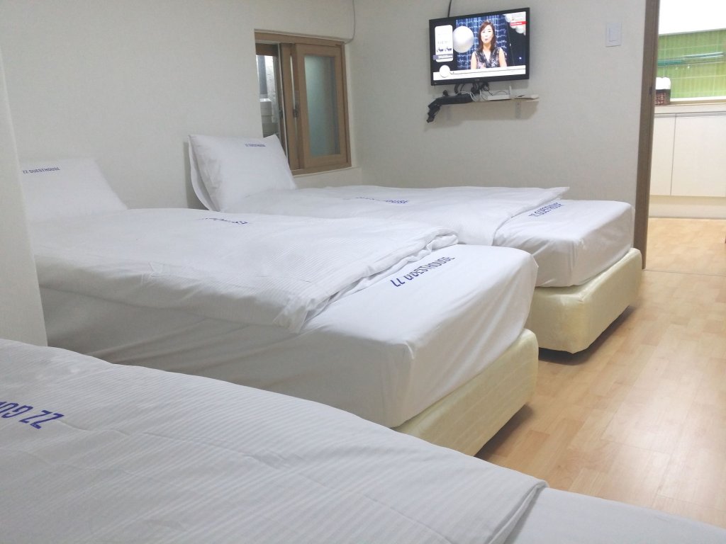 Фото Dalkom Myeongdong Guesthouse