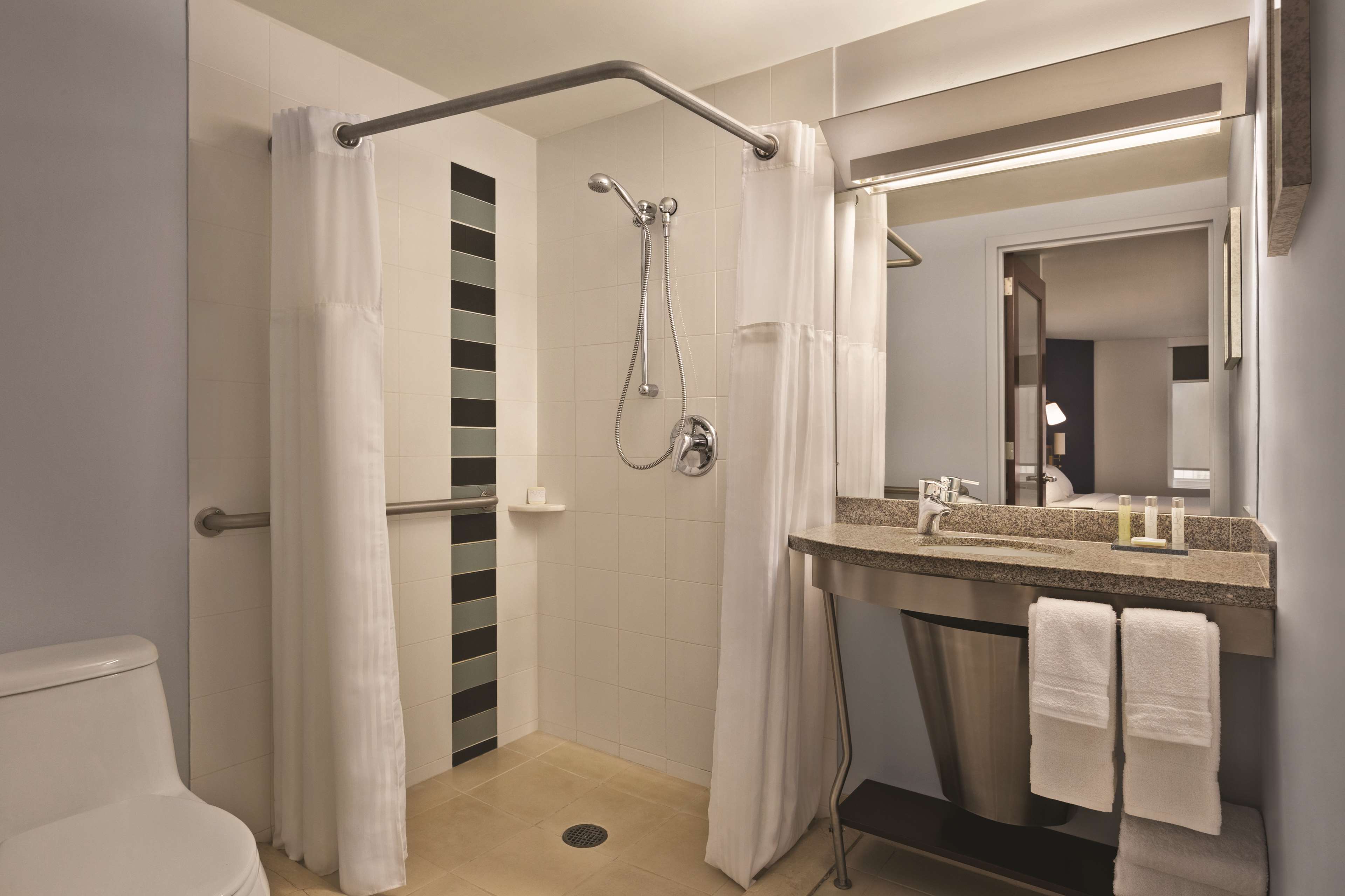 Фото DoubleTree by Hilton New York Midtown Fifth Ave