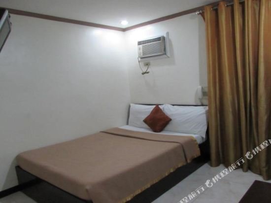 Фото Oyster Plaza Hotel