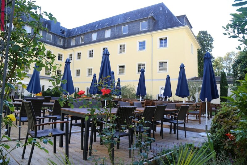 Гостиница Carea Schlosshotel Domäne Walberberg