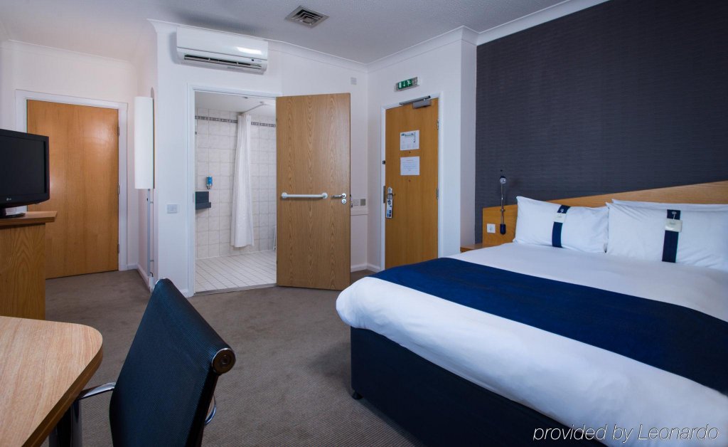 Фото Holiday Inn Express London Chingford