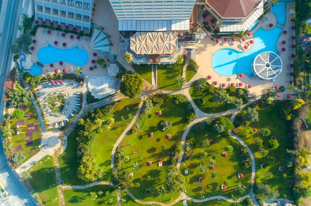 Фото St Raphael Resort & Marina