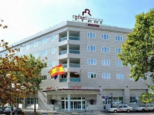 Гостиница Rafaelhoteles Atocha в Мадриде