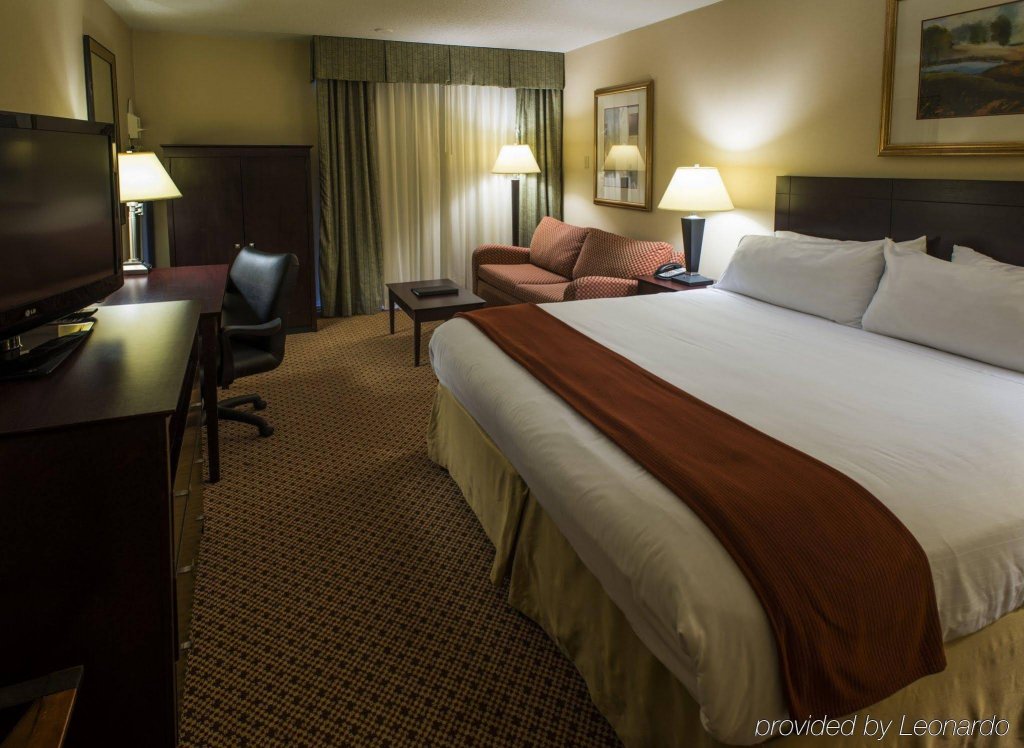 Фото Holiday Inn Express & Suites Springfield