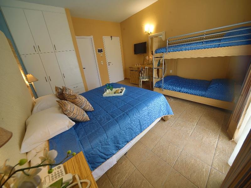 Фото Dolphin Bay Hotel