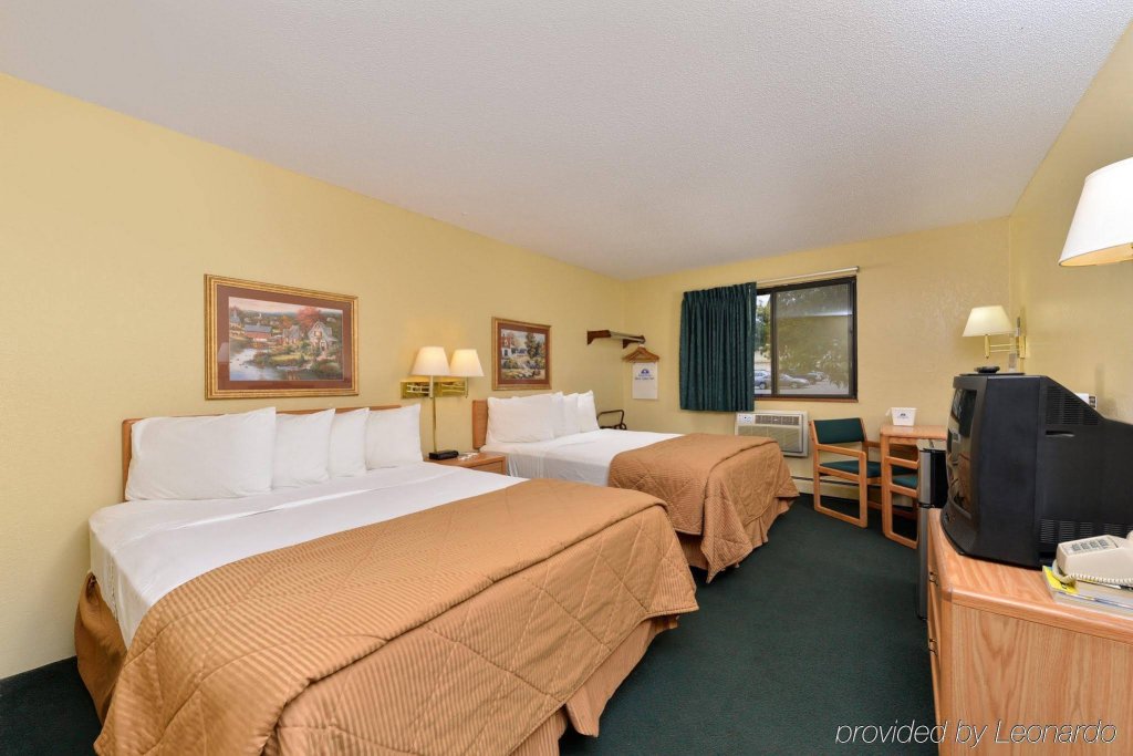 Фото Americas Best Value Inn and Suites Detroit Lakes