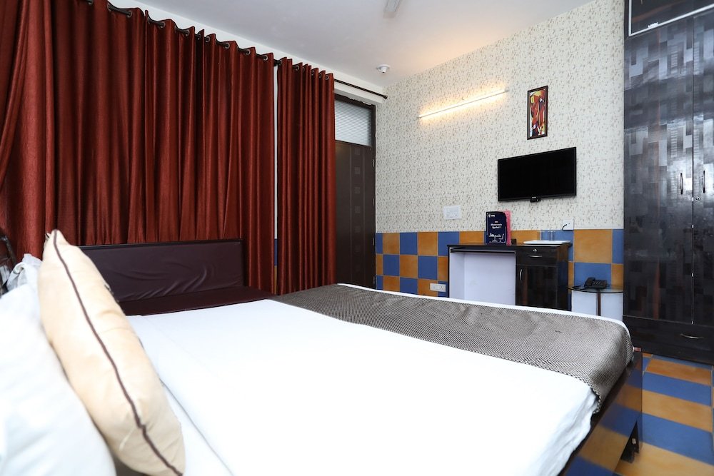 Фото Oyo 9705 Hotel Paradise Residency