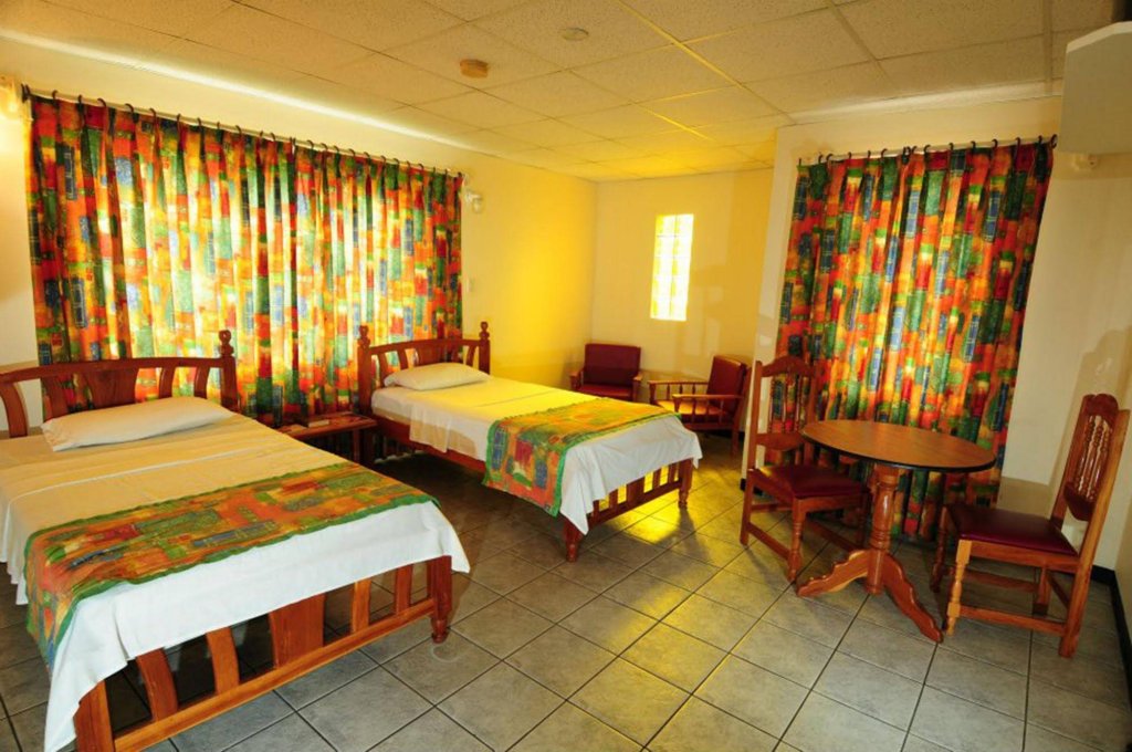 Фото Sundeck Suites