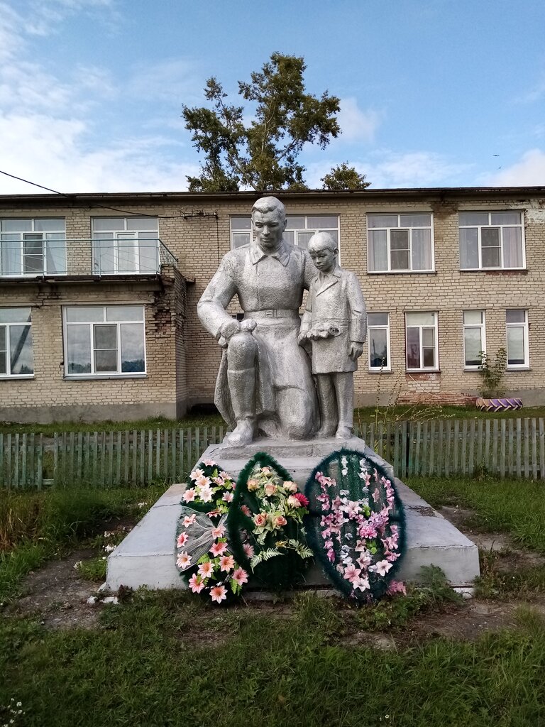 Monumento, memorial Советский солдат с ребенком на руках, , foto