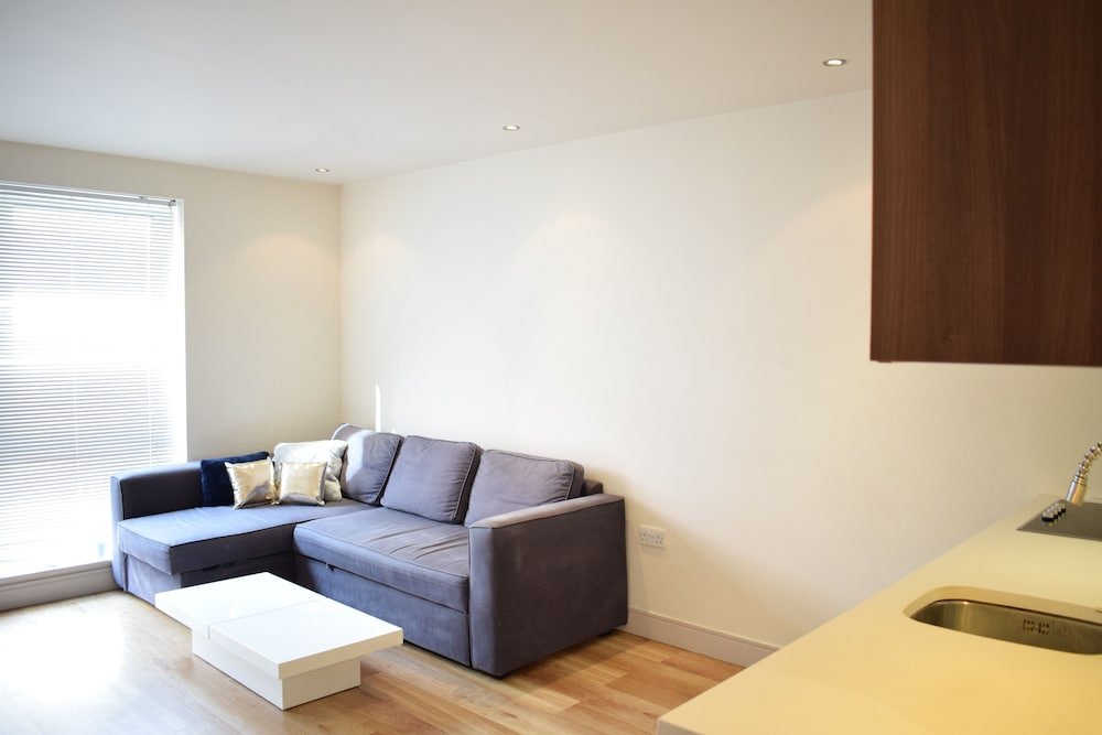 Фото Modern and Stylish 2 Bedroom Flat With a Stunning View