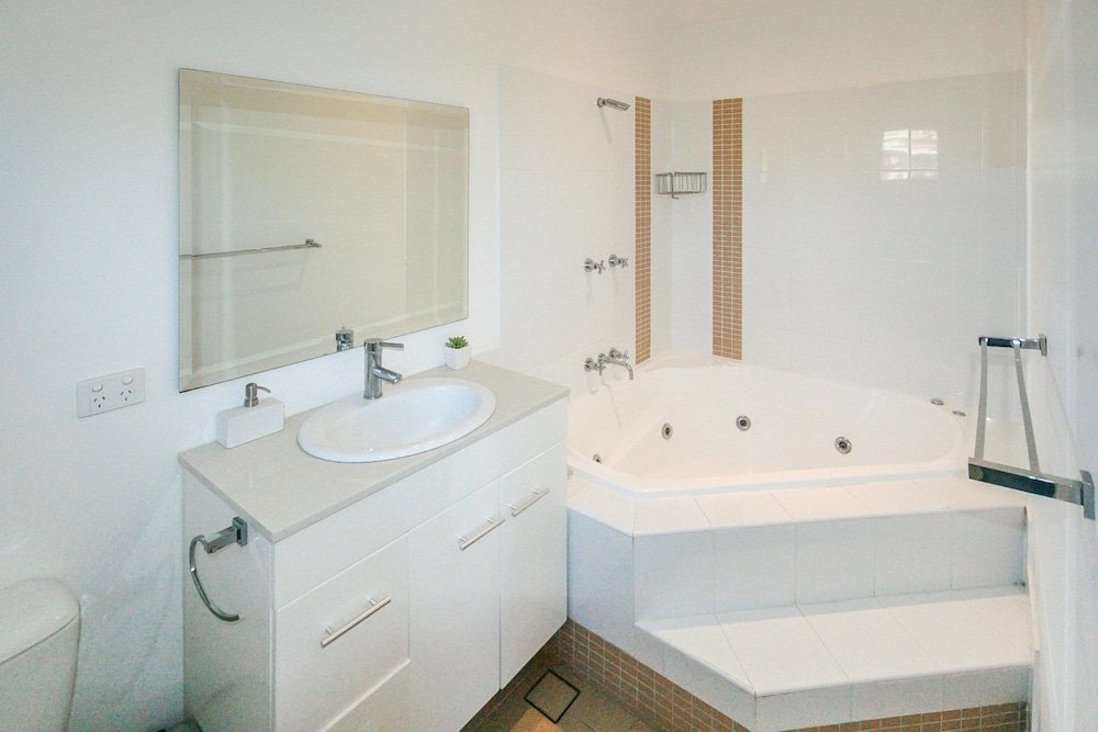 Фото Khione 6 - Modern 2 bedroom Townhouse