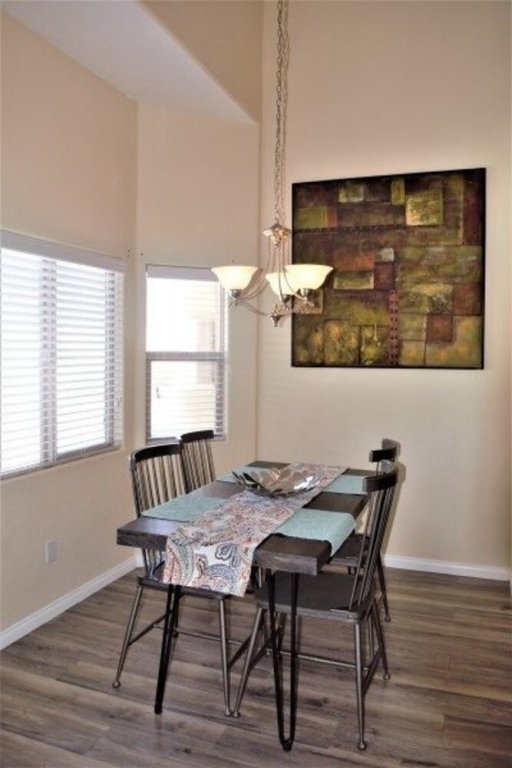 Фото Tyler and Jessica Peterson 3 Bedrooms 2 Bathrooms Condo