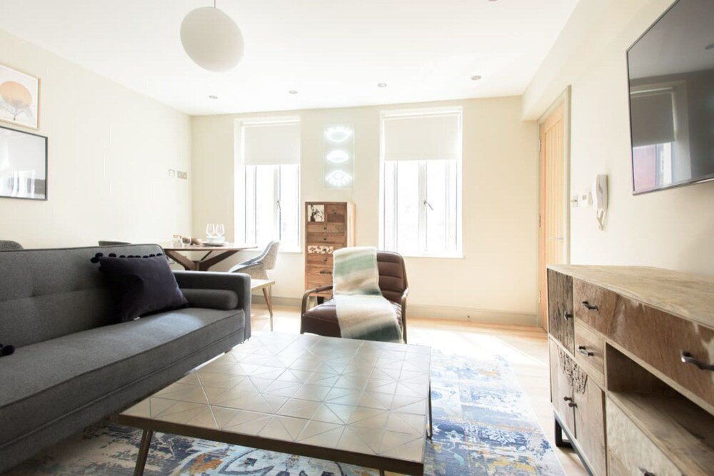 Фото The Soho Loft - Elegant & Modern 1bdr in Soho