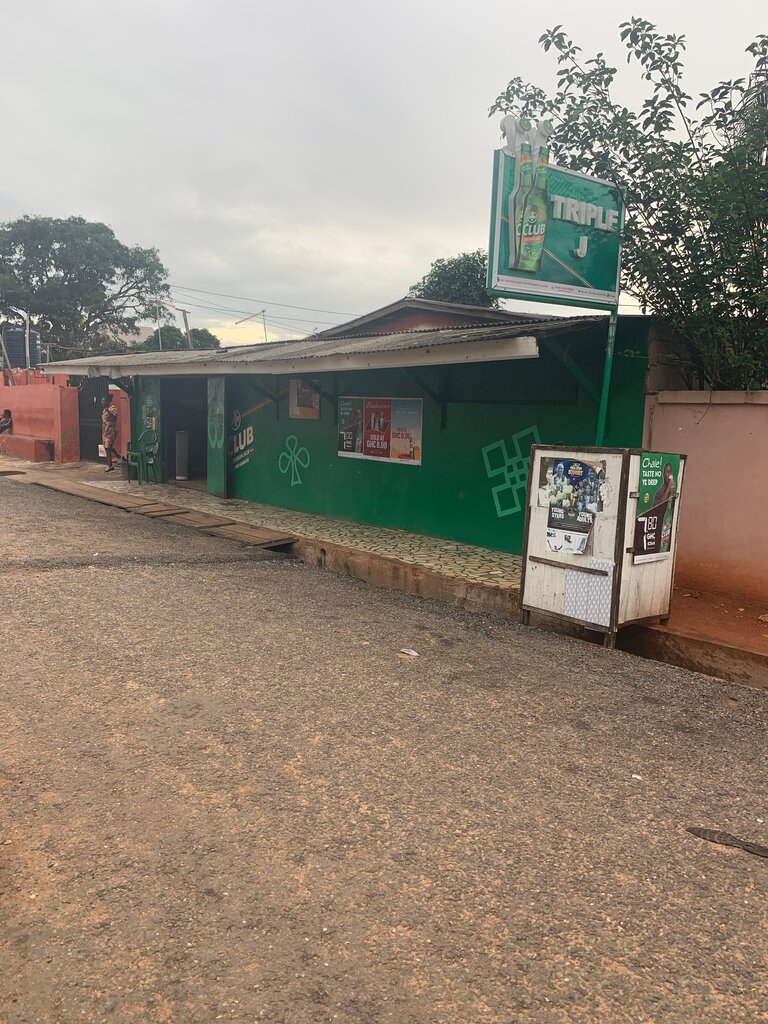 Bar, pub Triple J, Accra, photo