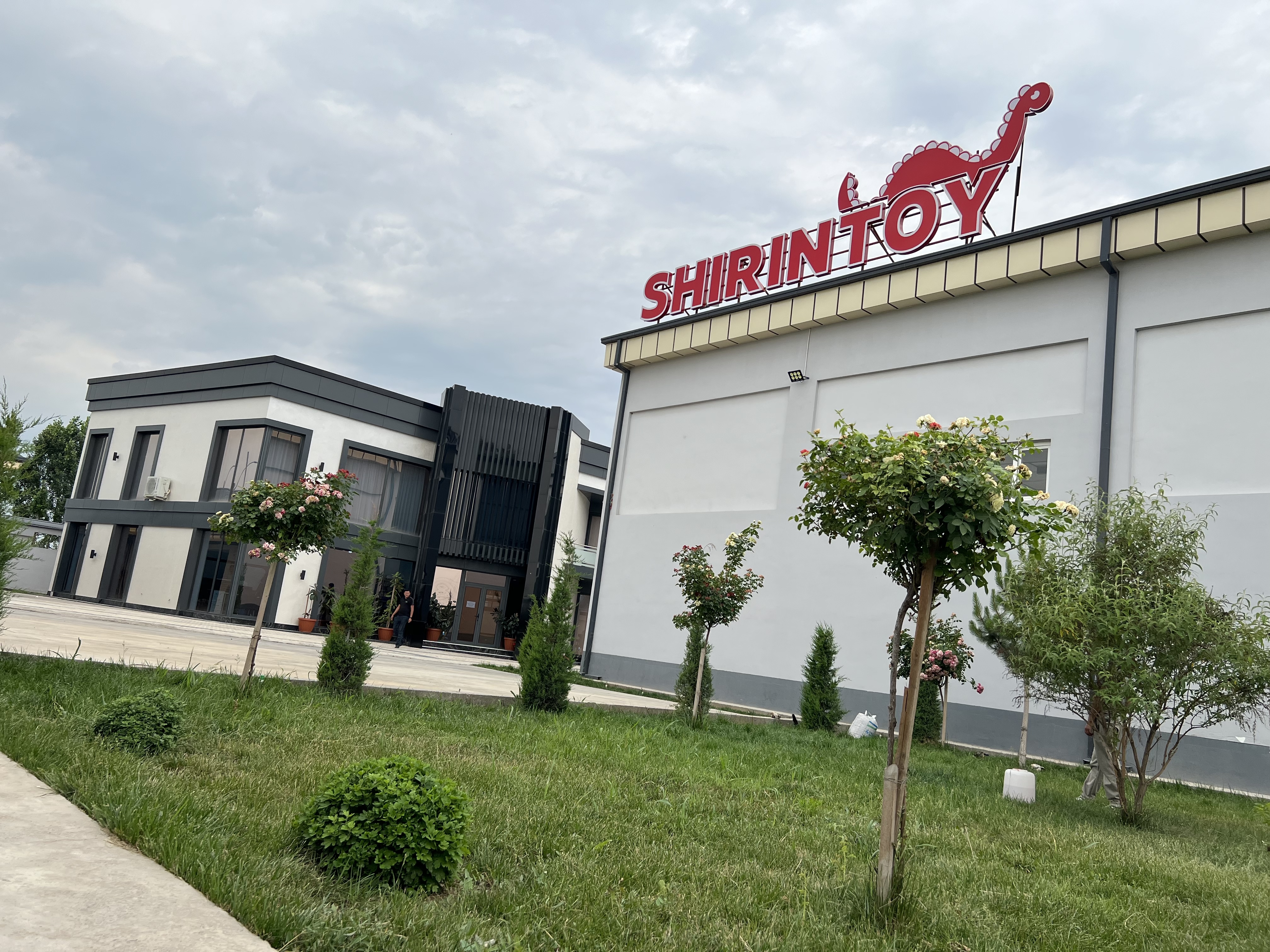 Бисексуалдар кеудеге сұқпалады және оларды жалайды