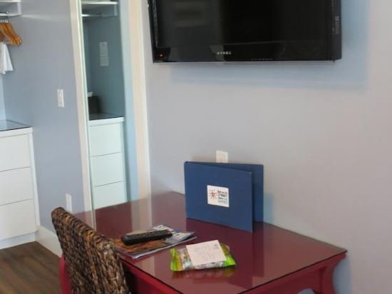 Фото Beach Street Inn and Suites