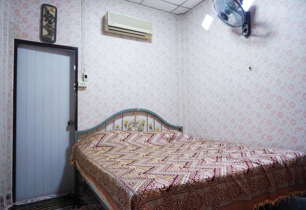 Фото Three J Guesthouse
