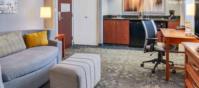 Фото Courtyard by Marriott Hartford Cromwell
