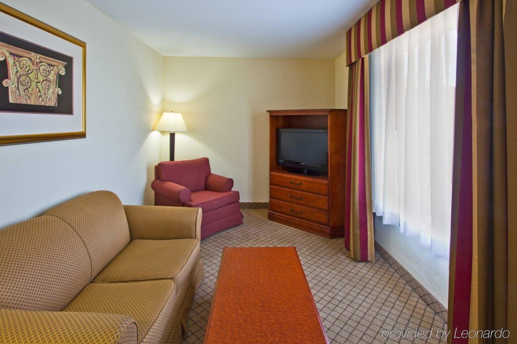 Фото Holiday Inn Express Hotel & Suites Tampa-Fairgrounds-Casino, an Ihg Hotel