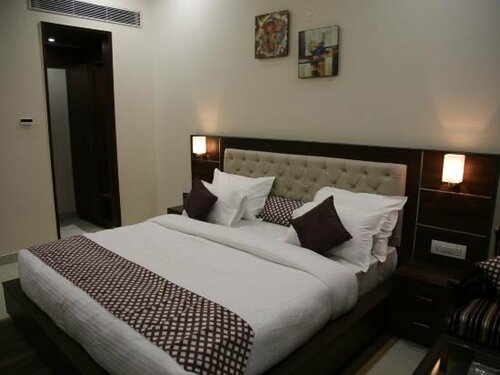 Гостиница Hotel Dolives в Панипате