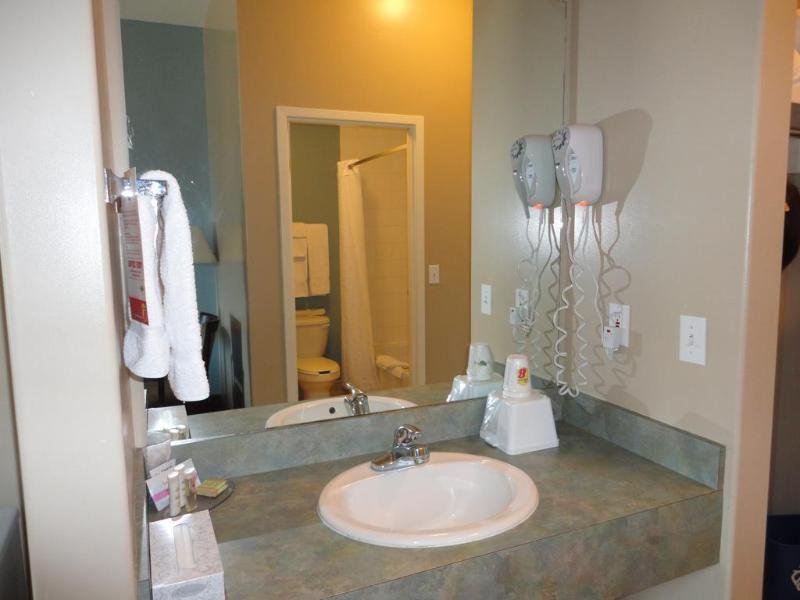 Фото Super 8 Edmonton South